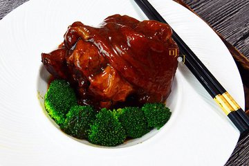 中华名菜-红烧肘子